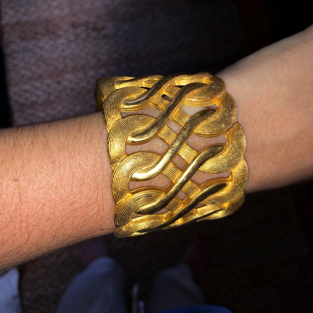 Gold bangle